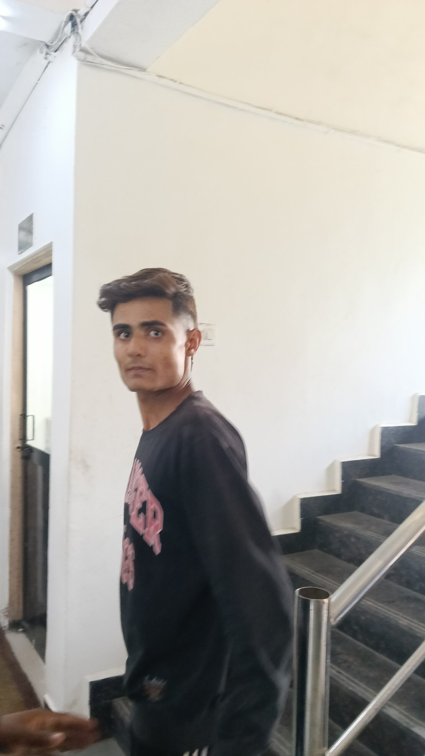 बोखारा-मानसिक तणावातुन युवक चढला आत्महत्या करण्यासाठी पाण्याच्या टाकीवर,तब्बल 4 तासानंतर उतरवले टाकीवरुन