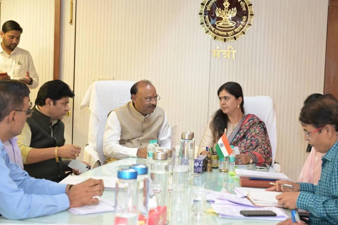 कोराडी तलावाच्या स्वच्छता व पुनर्जीवन,प्रदुषण नियंत्रण योजनेचा आराखडा तयार करण्याचे पर्यावरण मंत्री पंकजा मुंडे यांचे निर्देश